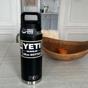 Yeti 26 oz. Rambler Bottle NWT Black